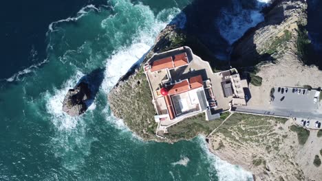 Der-Berühmte-Leuchtturm-Von-Cabo-Sao-Vicente-Bei-Sagres-Von-Oben-Per-Drohne