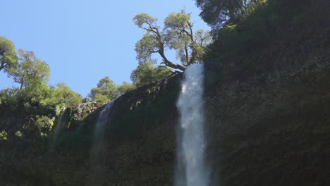 Santa-Ana-waterfall-in-argentine-patagonia,-a-cave-down-below