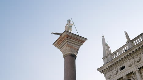Columnas-De-San-Marco-Y-San-Teodoro-En-Piazza-San-Marco,-Venecia,-Italia