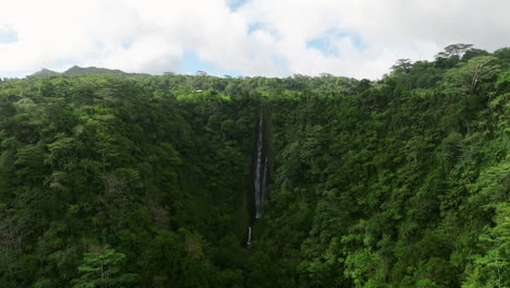 Flying-Towards-Rainforests-With-Papapapaitai-Falls-In-Upolu-Island-Near-Apia,-Samoa