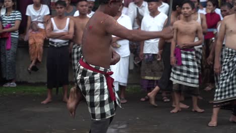 Balinese-people-celebrate-Galungan