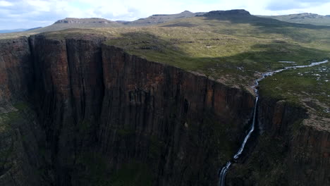 Aerial-drone-shot-of-Tugela-Falls-in-the-Drakensberg-Mountains-of-South-Africa-bordering-Lesotho