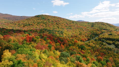 Aerial-drone-shot-of-beautiful-Vermont-foliage-during-fall