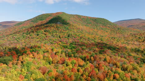 Aerial-drone-shot-over-beautiful-Vermont-mountains-during-peak-fall-foliage