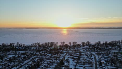 Goldene-Stunde-An-Den-Großen-Seen-Im-Winter-Und-Sonnenuntergang