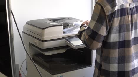 closeup-of-Business-men-use-copiers-at-the-office