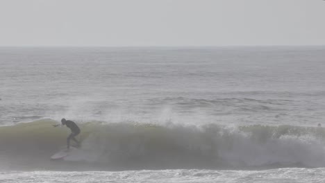 professional-surfer-ripping-in-cascais-waves-in-Portugal