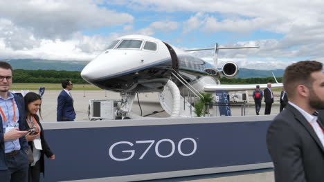 Crowd-looking-at-the-private-jet-aircraft-Gulfstream-G700-in-Geneva,-wide