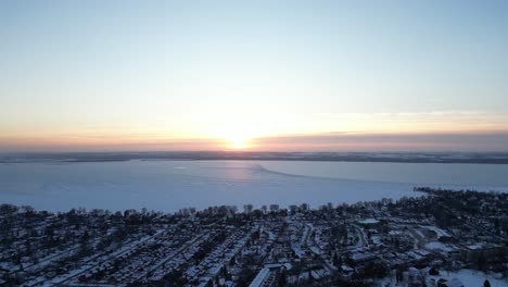Goldene-Stunde-An-Den-Großen-Seen-Im-Winter-Und-Sonnenuntergang
