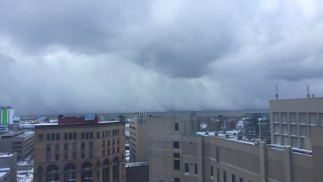 Beängstigende-Seeeffektwolken-Naturphänomene-über-Dem-Erie-seebüffel,-Ny