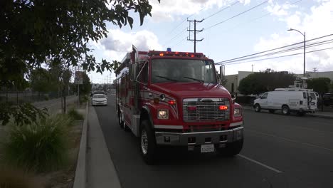 fire-truck-with-flashing-lights