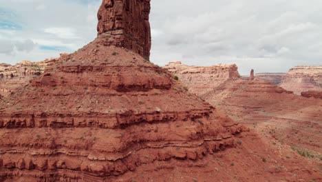 Erodierte-Felsformationen-In-Der-Wüste