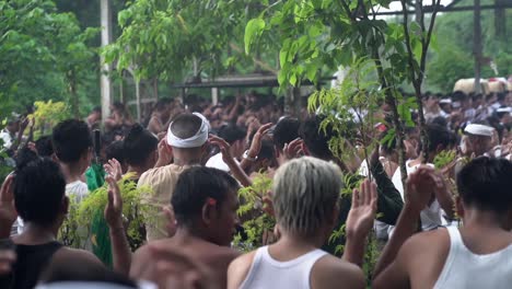 Ureinwohner-Balis-Beten-Zusammen