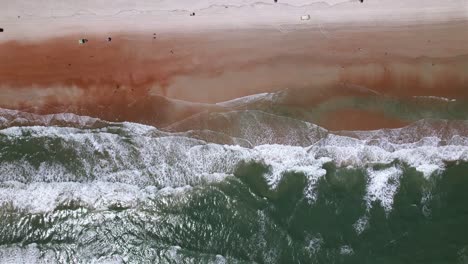 Aerial-view-of-waves-hitting-the-Daytona-beach,-in-Florida,-USA---top-down,-drone-shot