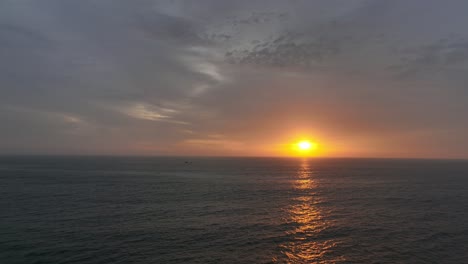 Unverwechselbarer-Sonnenuntergang-Von-Lima,-Der-Hauptstadt-Von-Peru