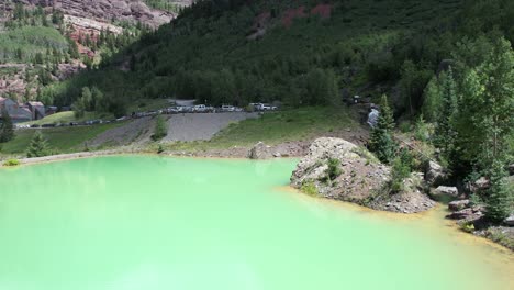 Luftaufnahme-Des-Türkisfarbenen-Seewassers-Im-Tal-über-Telluride,-Colorado-USA,-Drohnenaufnahme