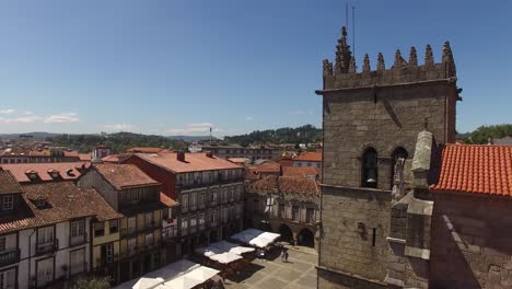 Iglesia-Y-Plaza-De-Oliveira-En-Guimaraes,-Portugal