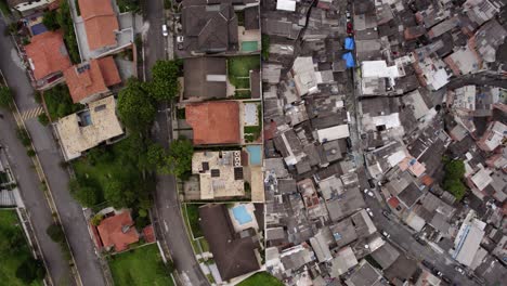 Aerial-view-of-Class-distinction-in-Brazil,-A-wall-separating-the-rich-from-the-poor-in-Sao-Paulo