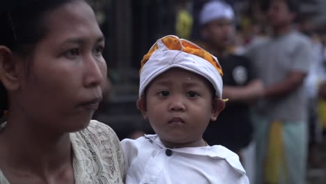 Mutter-Und-Kind-Aus-Indonesien