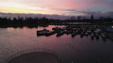Sonnenuntergang-über-Dem-See-Im-Billing-Aquadrome
