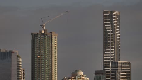 Construction-on-highrise,-Brisbane-City-from-Kangaroo-Point,-Queensland,-Australia
