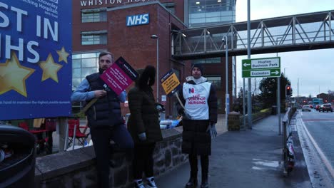 NHS-nurses-picket-strike,-waving-banners-and-flags-demanding-fair-pay-and-better-patient-care