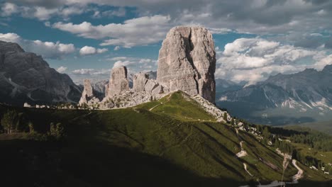 Timelapse-in-the-Cinque-Torri-mountains-in-the-Dolomites
