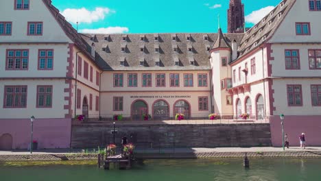 Die-Fassade-Des-Historischen-Museums-In-Straßburg,-Elsass,-Frankreich
