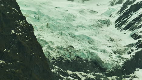 Glaciar-Rob-Roy-Derritiéndose-En-Lo-Alto-De-Las-Montañas-De-Nueva-Zelanda,-Cambio-Climático