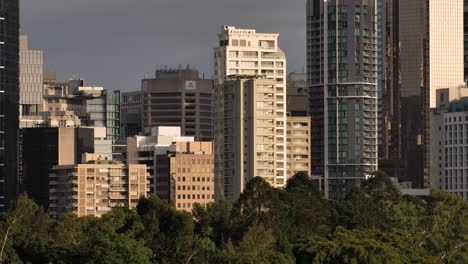 Vista-De-Los-Edificios-De-La-Ciudad-De-Brisbane-Desde-Kangaroo-Point,-Queensland,-Australia