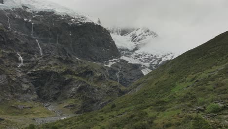 Increíble-Paisaje-Salvaje-De-Nueva-Zelanda-Con-El-Glaciar-Rob-Roy-En-Retirada