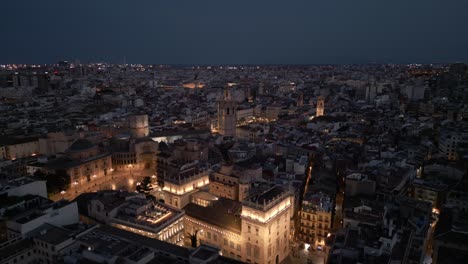 Aerial-night-footage-of-Lit-Landmark-Cathedral-in-Historic-old-Town,-Valencia,-Spain