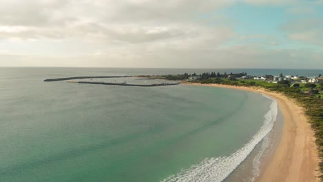 Drone-is-making-steady-areal-video-shoot-over-majestic-coast-area-of-Apollo-Bay-Beach,-VIC,-Australia