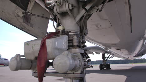 Close-up-airplane-landing-gear-on-tarmac