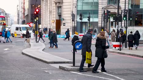 People-crossing-Eastcheap-Street-near-Monument-in-London,-slow-motion