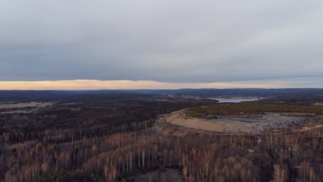 Drohnenaufnahmen-Aus-Dem-Bergbaugebiet-Stråssa-Mit-Landschaftsansicht
