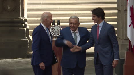 Los-Tres-Presidentes-Amlo,-Trudeau-Y-Biden-Tomándose-Fotos-Y-Dándose-La-Mano
