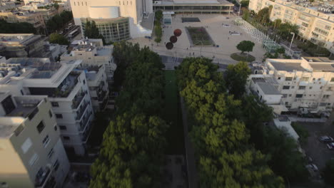 Habima-Square-Y-Rothschild-Boulevard-Mientras-La-Gente-Se-Relaja-Y-Descansa-Debajo---Tel-Aviv,-Israel