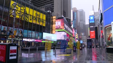 A-rainy,-desolate-Time-Square-during-the-first-months-of-Covid