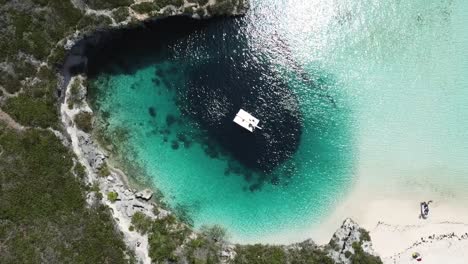 aerial-view-of-dean's-blue-hole