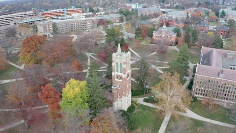 Beaumont-Tower-An-Der-Michigan-State-University-Mit-Kreisendem-Drohnenvideo