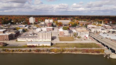 Riverside-of-Saginaw,-Michigan,-USA-and-Saginaw-River,-aerial-opening-shot