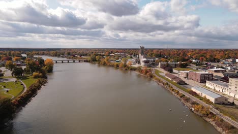 Saginaw-River-and-Downtown-Saginaw,-Michigan,-USA,-in-fall-aerial-opening-shot