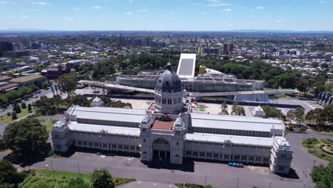 Royal-Exhibition-building-surrounded-by-Carlton-Gardens-Melbourne
