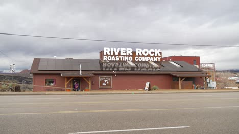 River-Rock-Roasting-Company-diner-on-State-Street-Route-17-in-La-Verkin,-Utah-USA