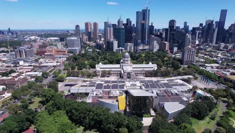 Aerial-circling-Charlton-gardens-with-Melbourne-Museum-and-city-view