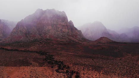 Niebla-De-La-Montaña-En-El-Cañón-De-Roca-Roja