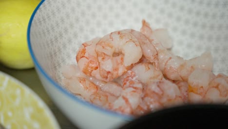 lemon-and-shrimp-bowl-to-prepare-ceviche
