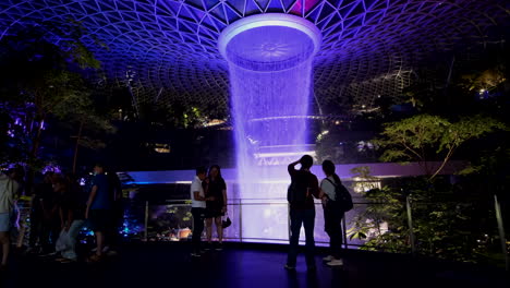 The-Jewel-at-Singapore-Changi-airport-with-spectacular-light-formation