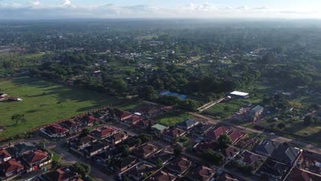 Video-De-Drones-Del-Municipio-Suburbano-De-Alta-Densidad-De-Cascadas-En-Harare,-Zimbabwe
